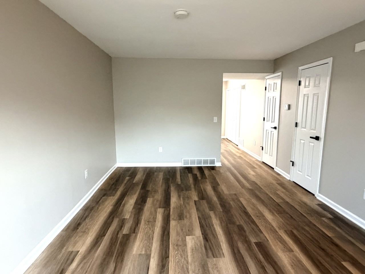 1678 Shamrock Ct - Photo 6 of 31