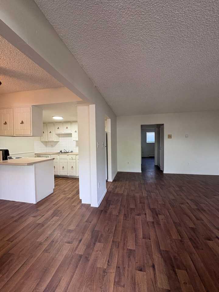 Carr - Photo 2 of 14
