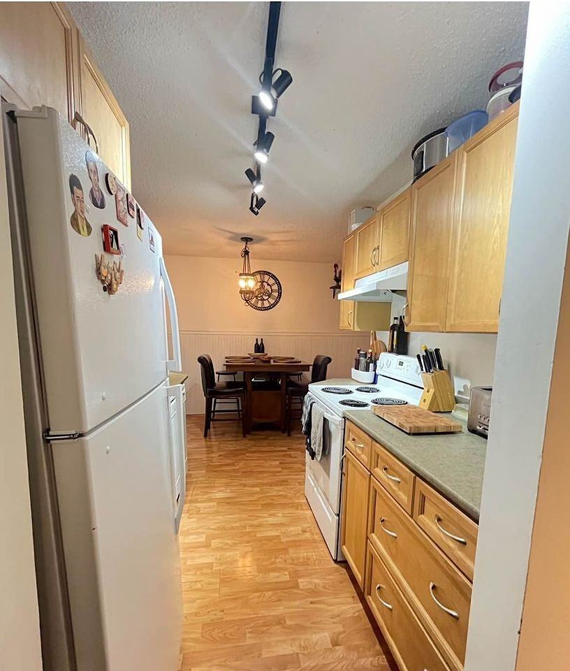 10326 117 St Nw - Photo 2 of 14