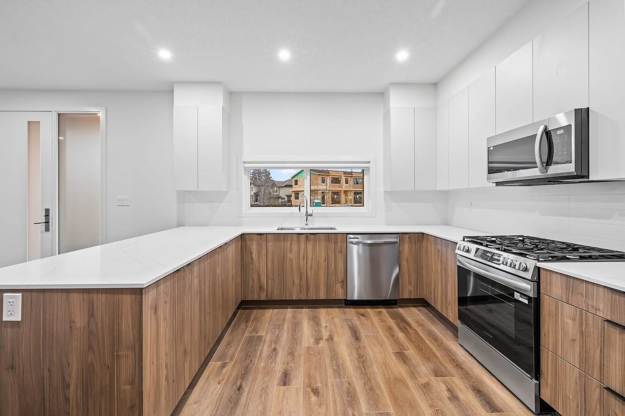 9421 154 St Nw - Photo 2 of 12