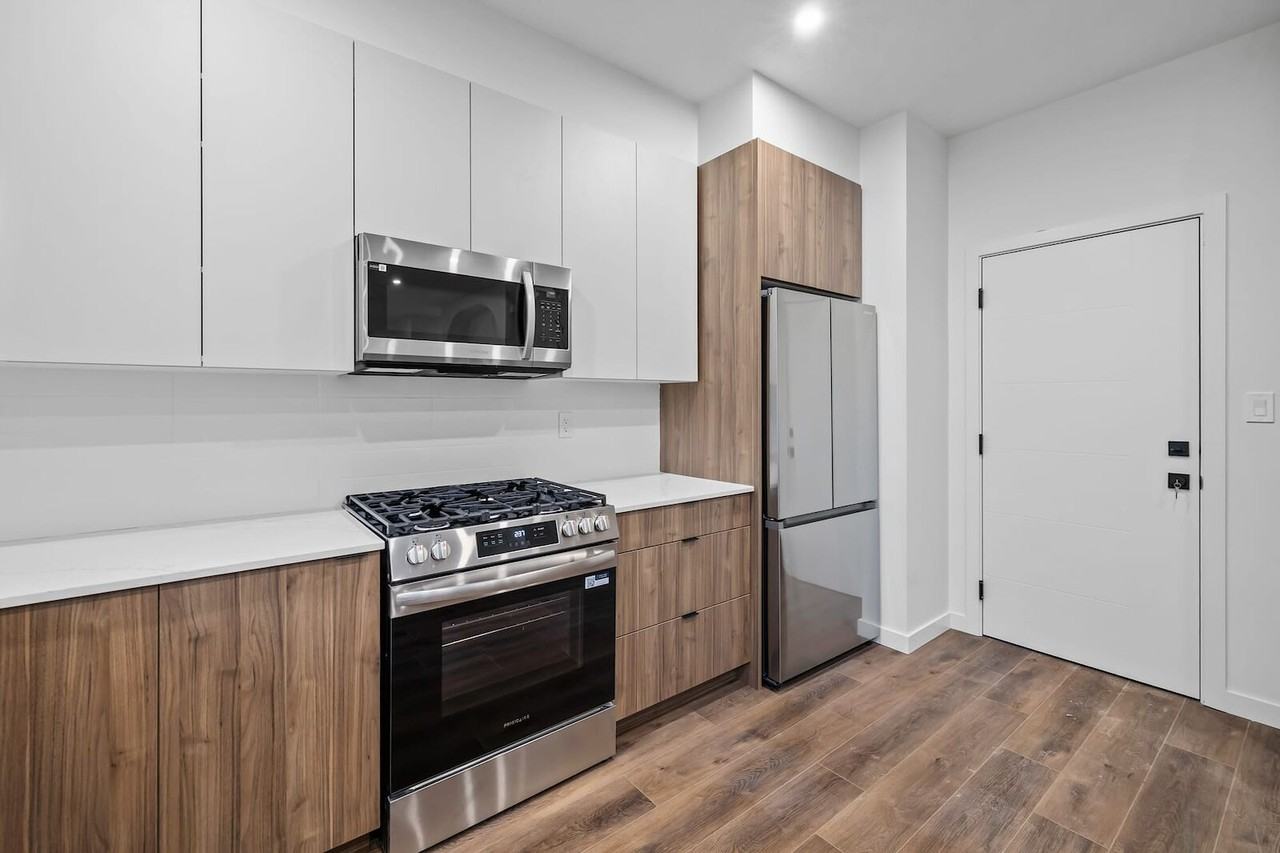 9421 154 St Nw - Photo 3 of 12