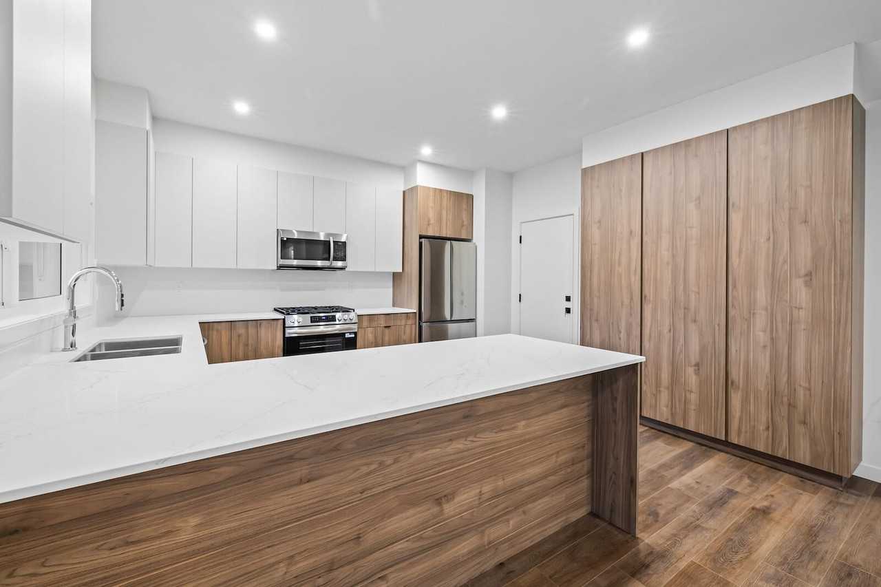 9421 154 St Nw - Photo 4 of 12