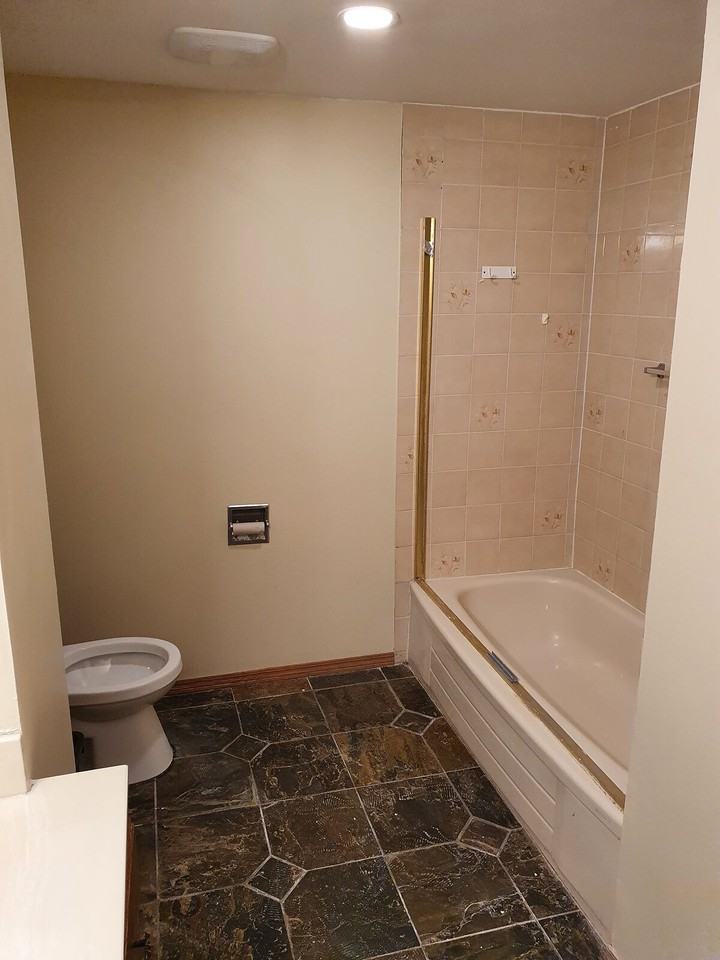3924 14 Ave Ne - Photo 7 of 16