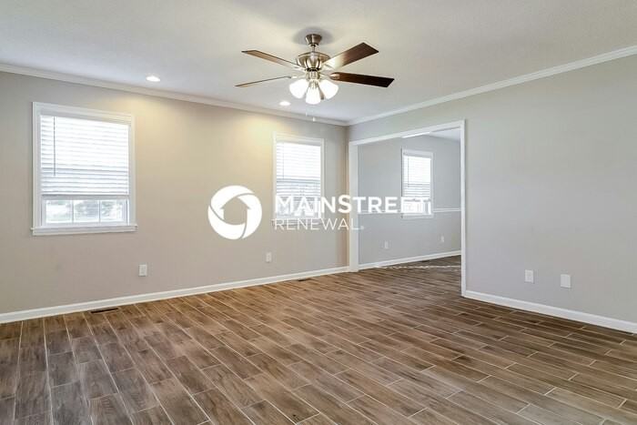 3613 Cove Dr - Photo 3 of 16