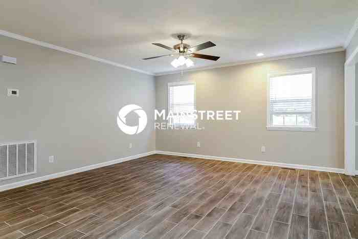 3613 Cove Dr - Photo 4 of 16