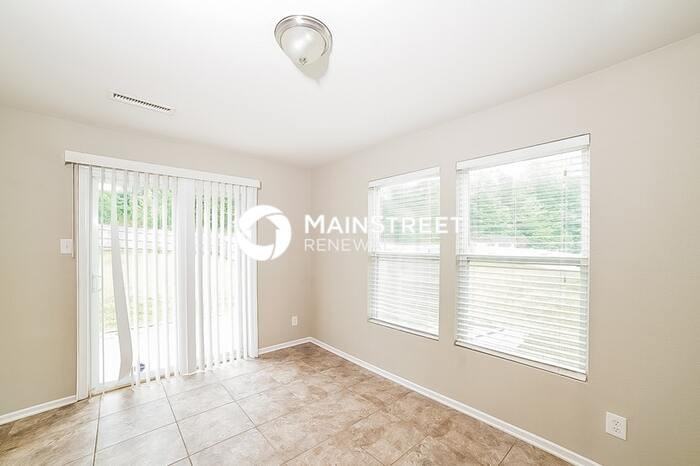 5458 Fairway Forest Dr - Photo 5 of 15