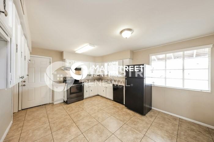 3315 W Elm St - Photo 7 of 16