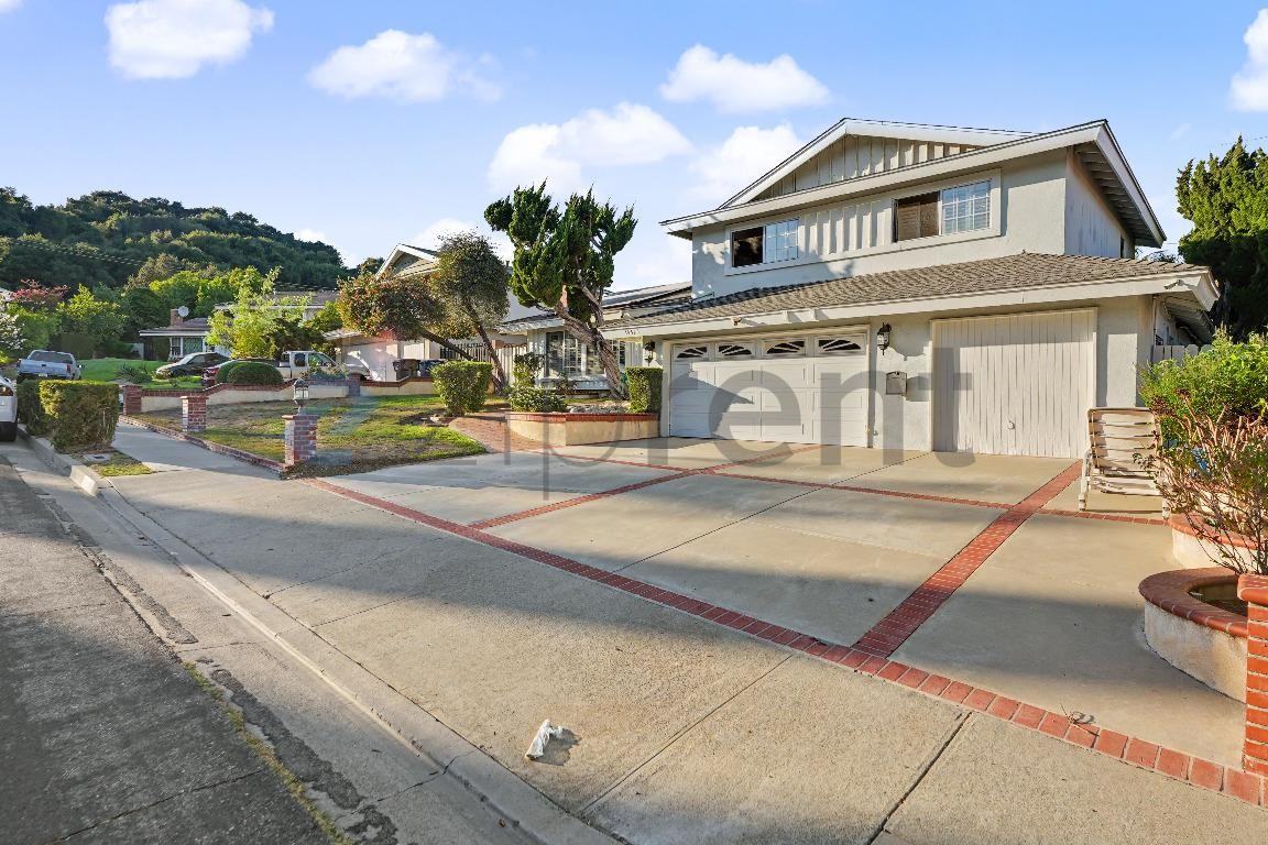 14425 Shadybend Dr - Photo 4 of 29