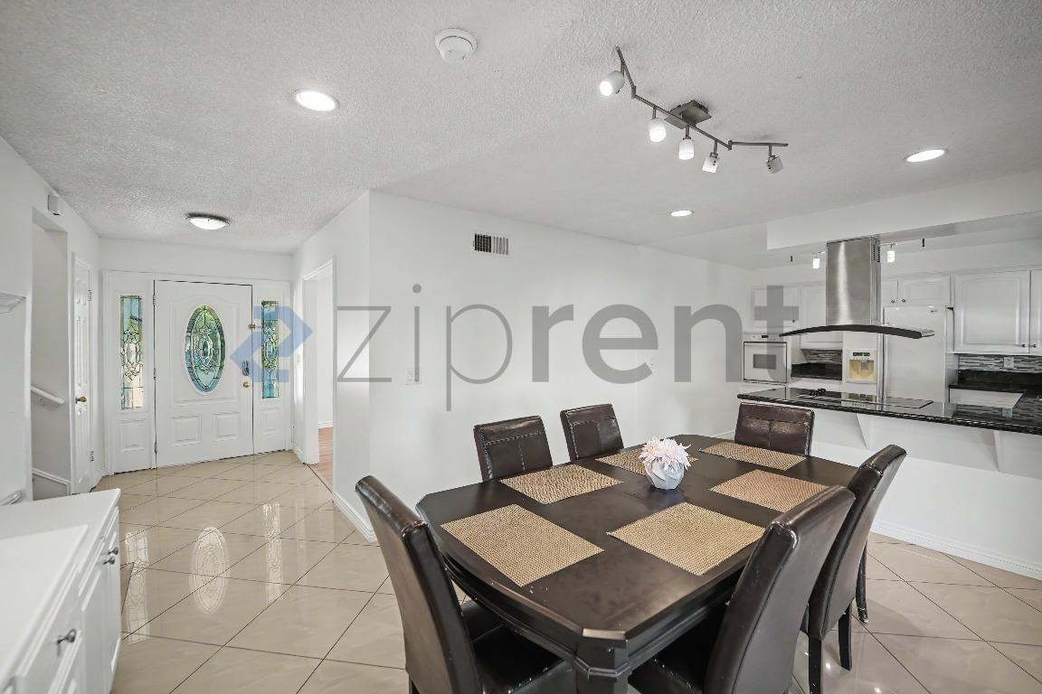 14425 Shadybend Dr - Photo 6 of 29