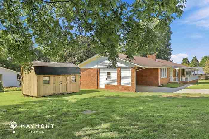 1404 Cedar Dr - Photo 4 of 15
