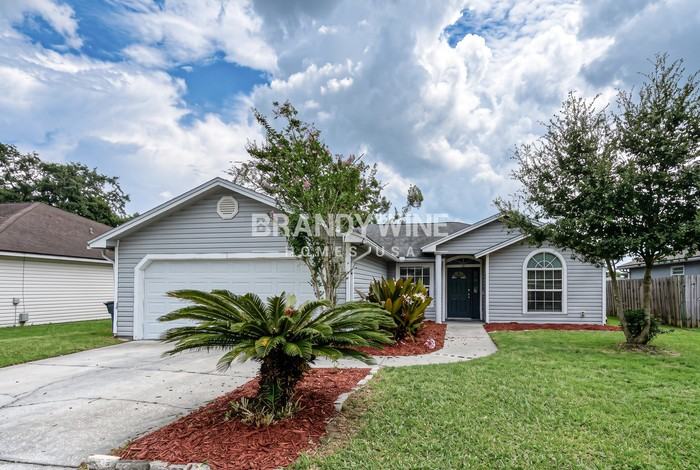 11067 Barbizon Cir W - Photo 2 of 25