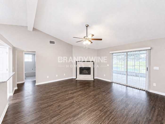 11067 Barbizon Cir W - Photo 4 of 25