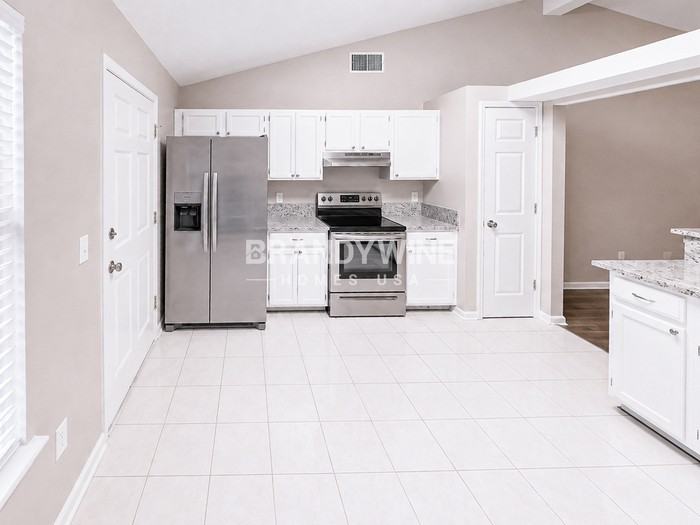 11067 Barbizon Cir W - Photo 6 of 25