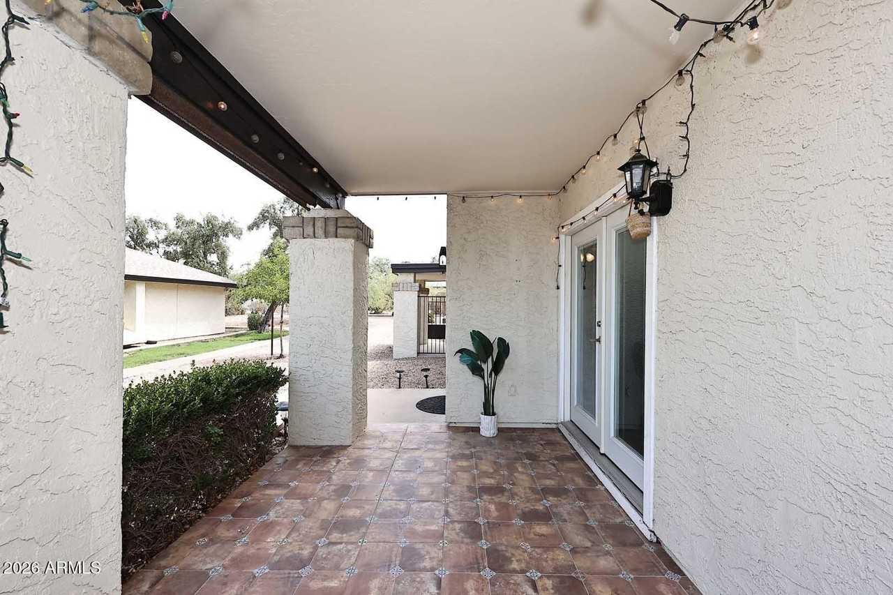 812 E Eugie Ave - Photo 4 of 32