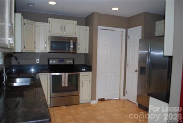 3229 Silver Pond Ct - Photo 5 of 13