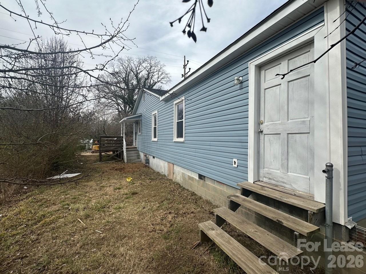 1323 7th St - Photo 3 of 10