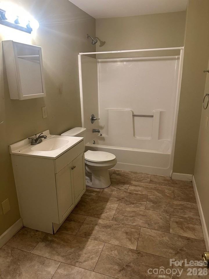 1323 7th St - Photo 5 of 10