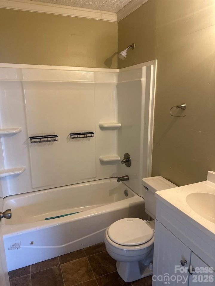 1323 7th St - Photo 6 of 10