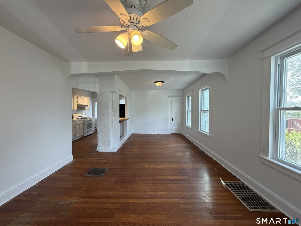 90 Belmont St - Photo 3 of 12