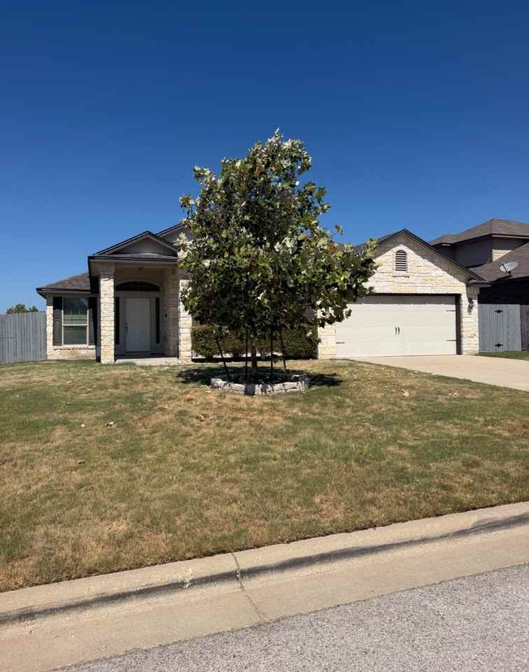 1114 Emerald Gate Dr - Photo 3 of 11