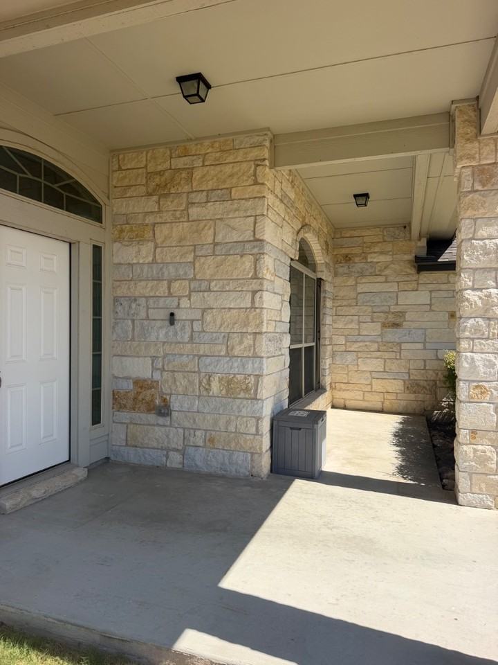 1114 Emerald Gate Dr - Photo 4 of 11