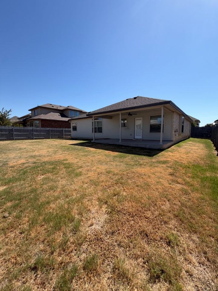 1114 Emerald Gate Dr - Photo 5 of 11