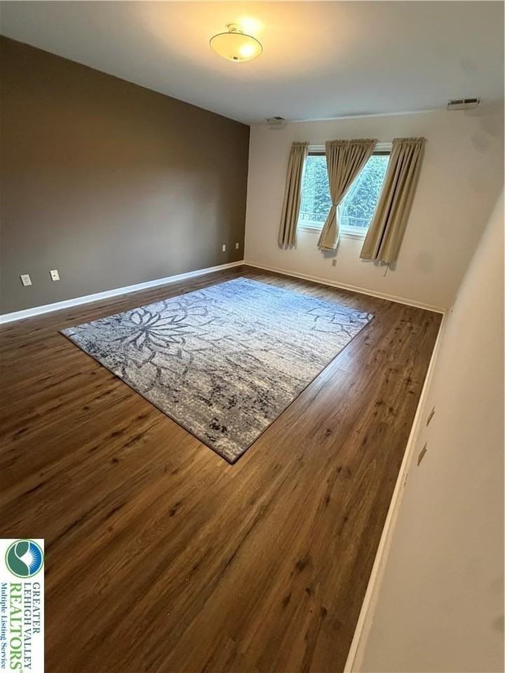 916 Cold Spring Rd - Photo 4 of 8
