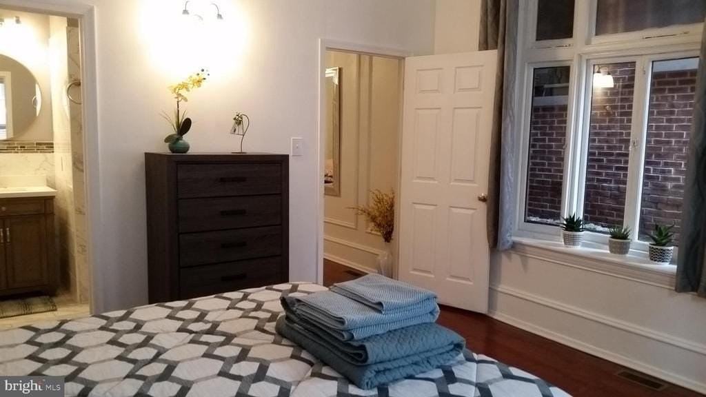 2034 Delancey Pl - Photo 5 of 20
