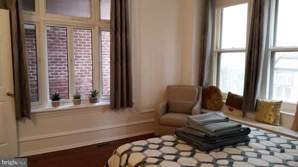 2034 Delancey Pl - Photo 6 of 20