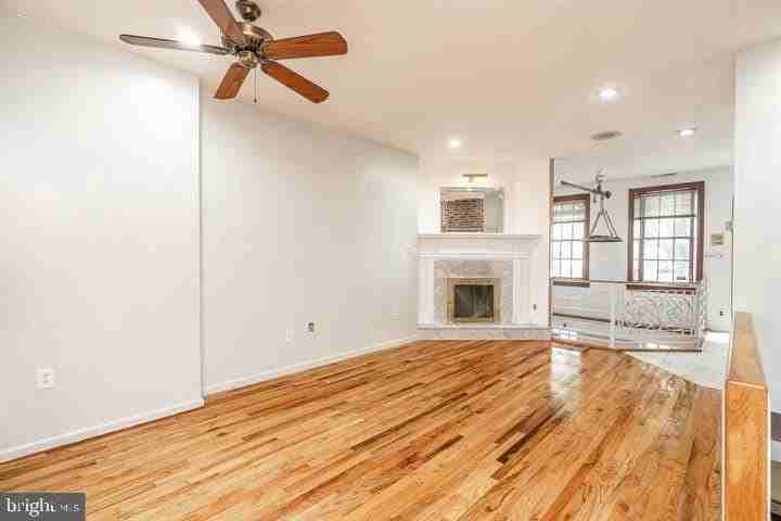 618 S Front St - Photo 3 of 24