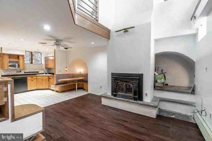 618 S Front St - Photo 7 of 24