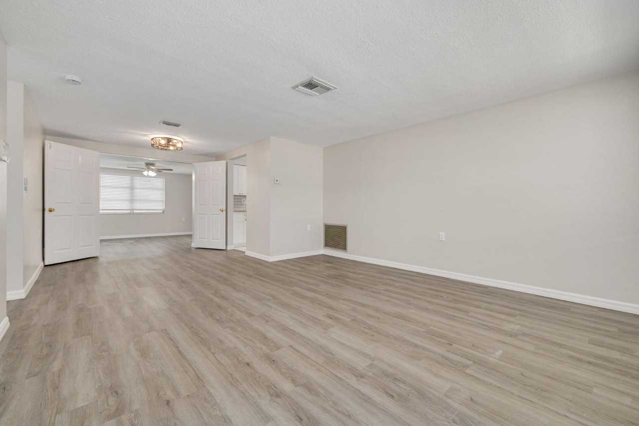 5135 Cardiff Dr - Photo 4 of 20