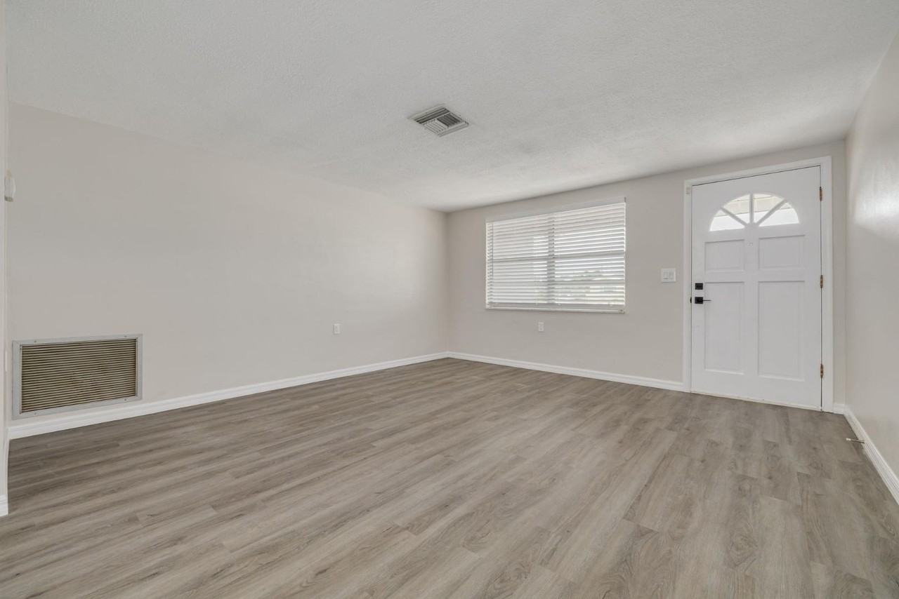 5135 Cardiff Dr - Photo 6 of 20