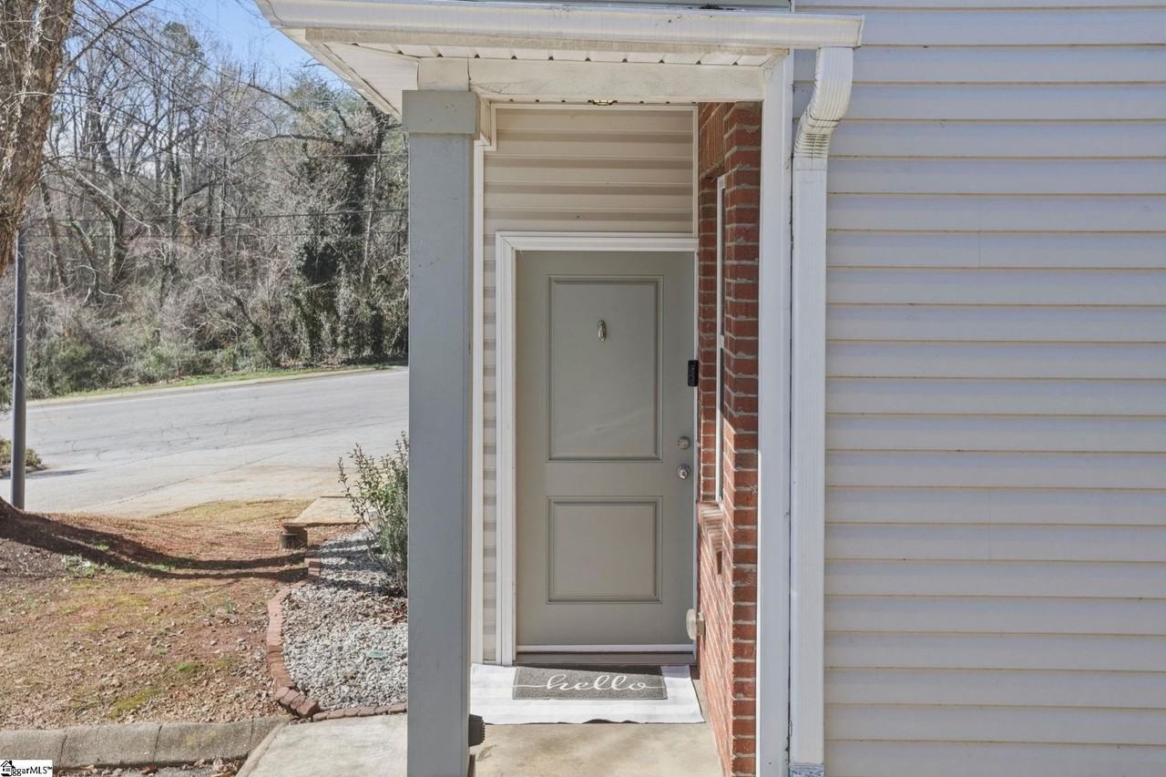 5 Huntress Dr - Photo 3 of 25