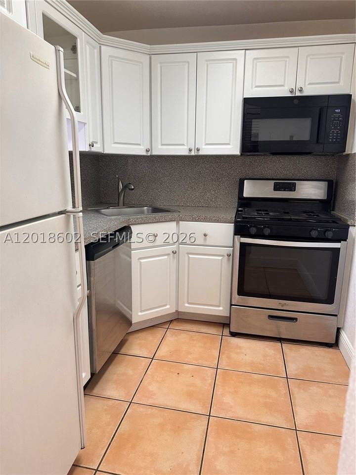 6713 N Kendall Dr #611 - Photo 5 of 19