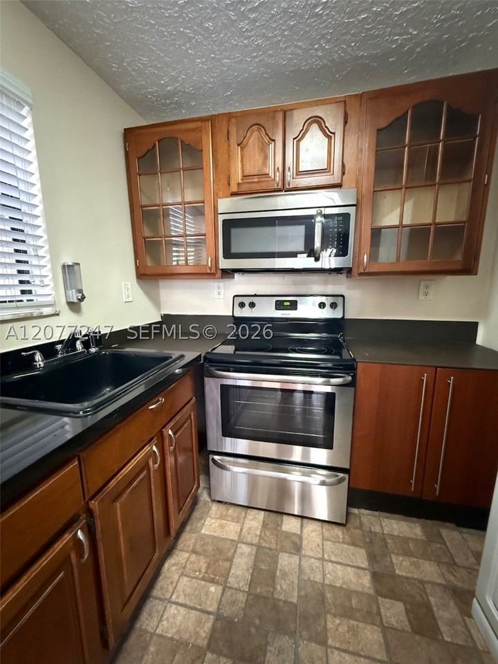 1121 Sw 122nd Ave #107-2 - Photo 3 of 50