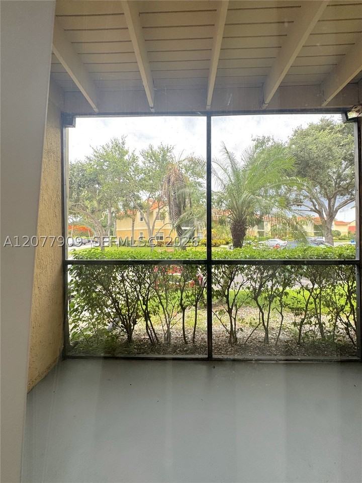 1265 Sw 46th Ave #2201 - Photo 5 of 21