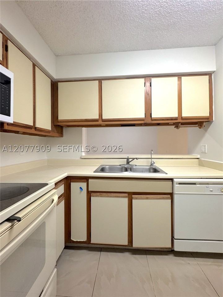 1265 Sw 46th Ave #2201 - Photo 2 of 21