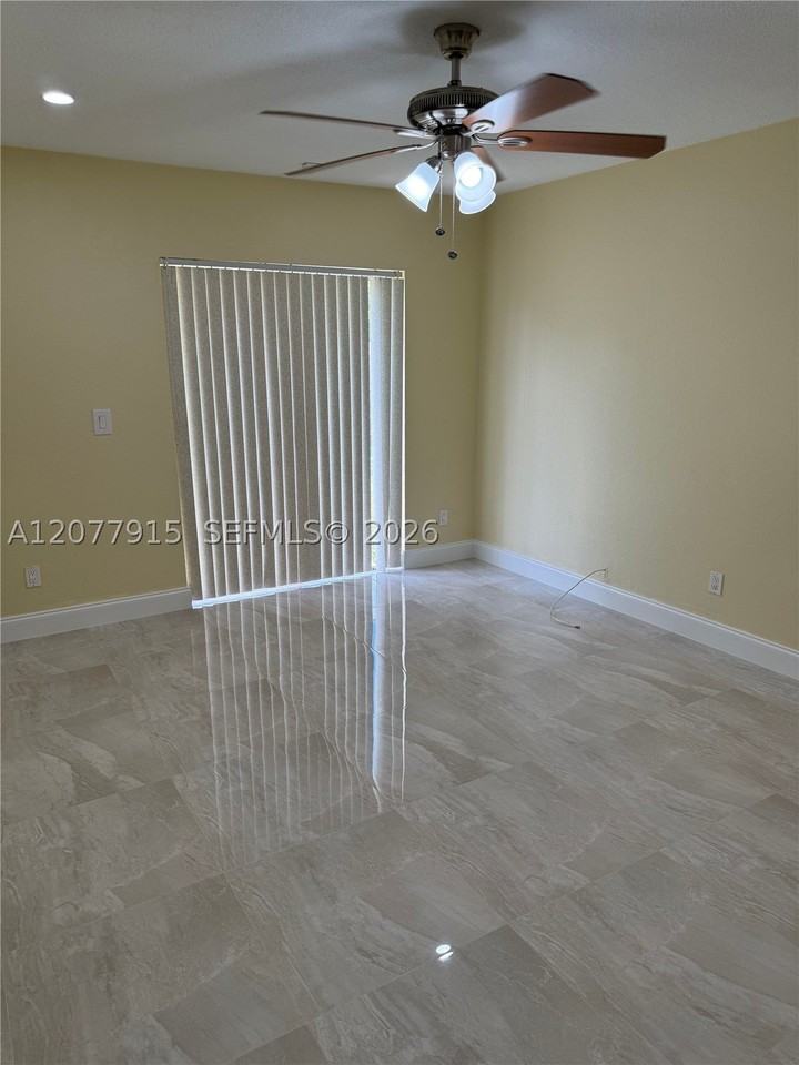 920 Sw 111th Ave #1 - Photo 4 of 16
