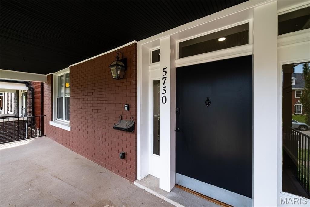 5750 Waterman Blvd - Photo 2 of 31