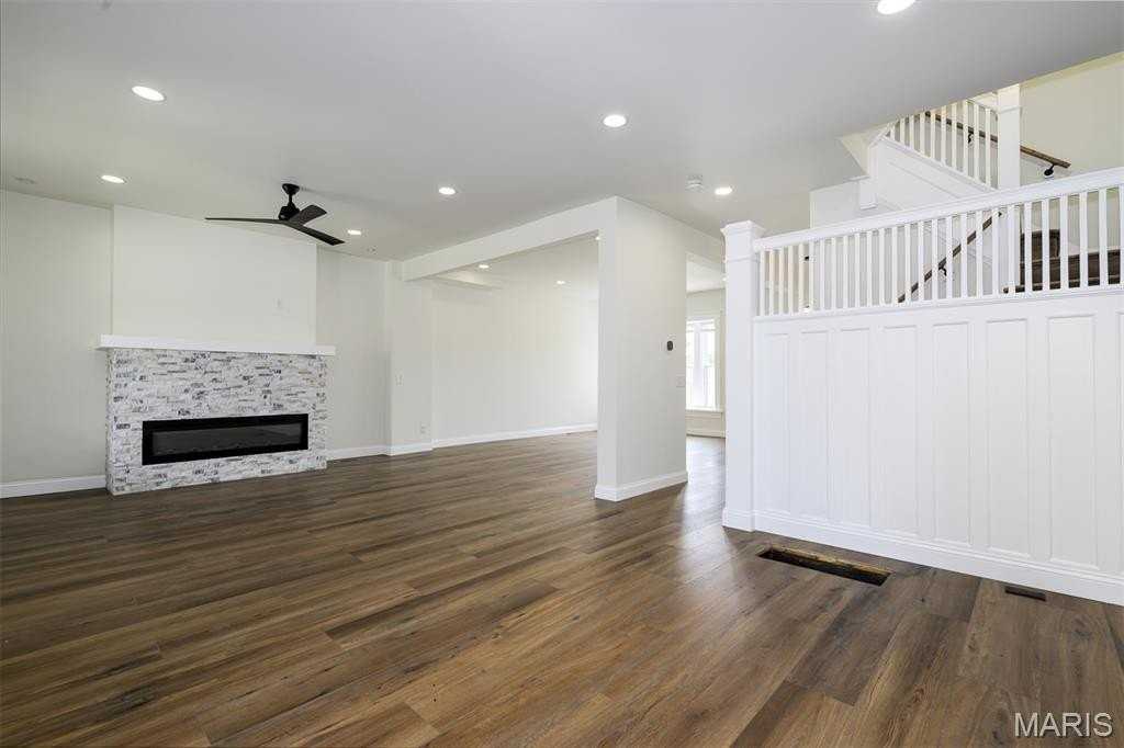 5750 Waterman Blvd - Photo 3 of 31