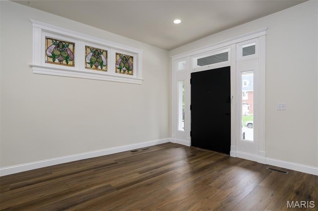 5750 Waterman Blvd - Photo 6 of 31