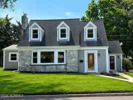 featured image of 5 Lincoln Cir E