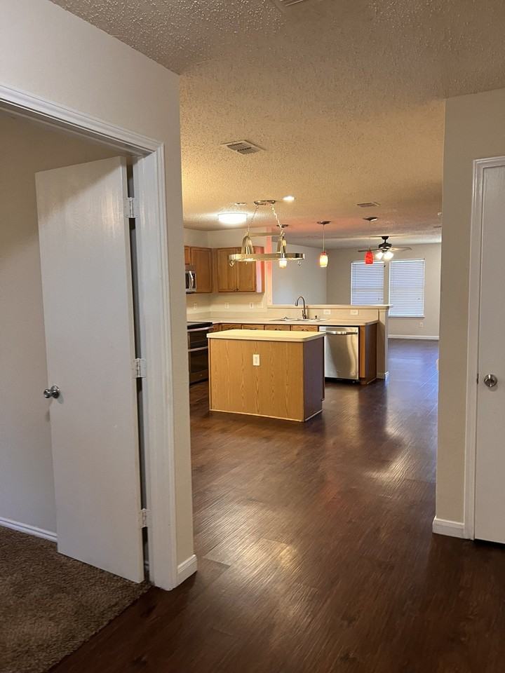 1017 Alexandria Dr - Photo 2 of 31