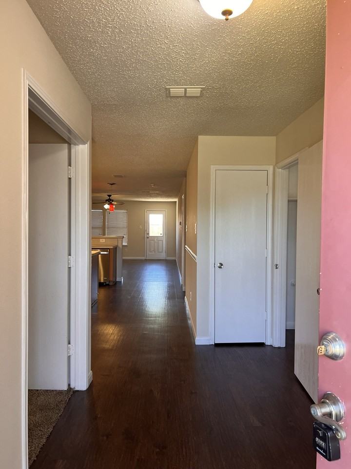 1017 Alexandria Dr - Photo 3 of 31