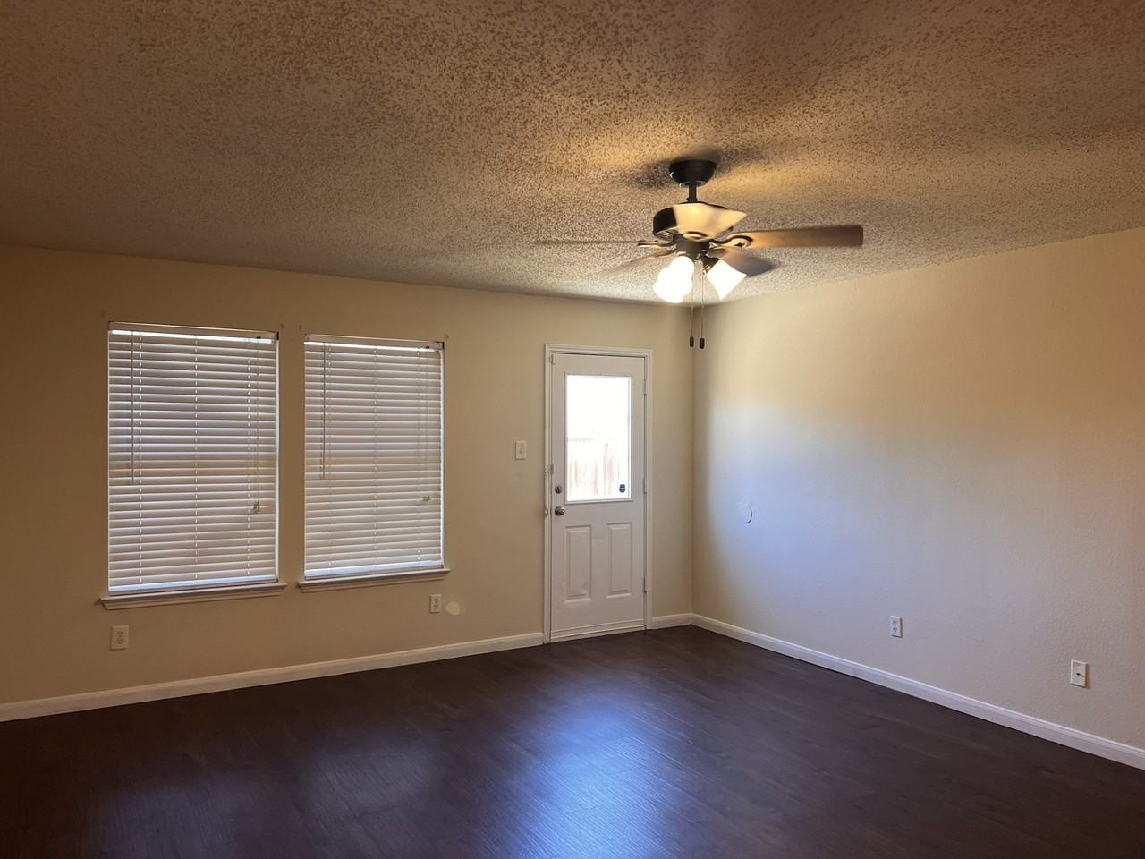 1017 Alexandria Dr - Photo 6 of 31