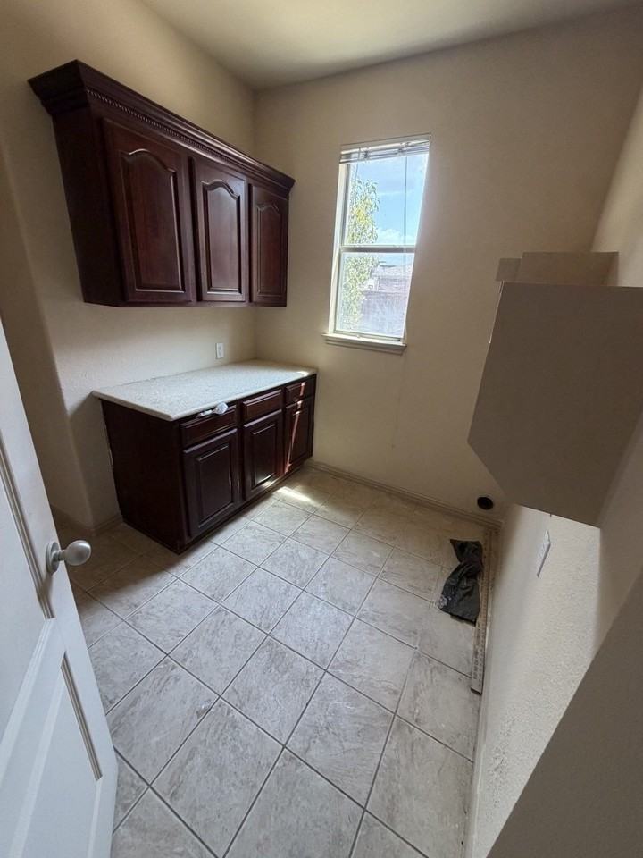 11098 Ascot Dr - Photo 5 of 17