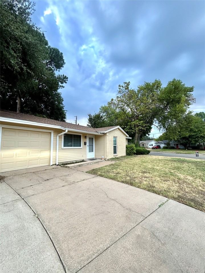 1801 Anderson St - Photo 2 of 21