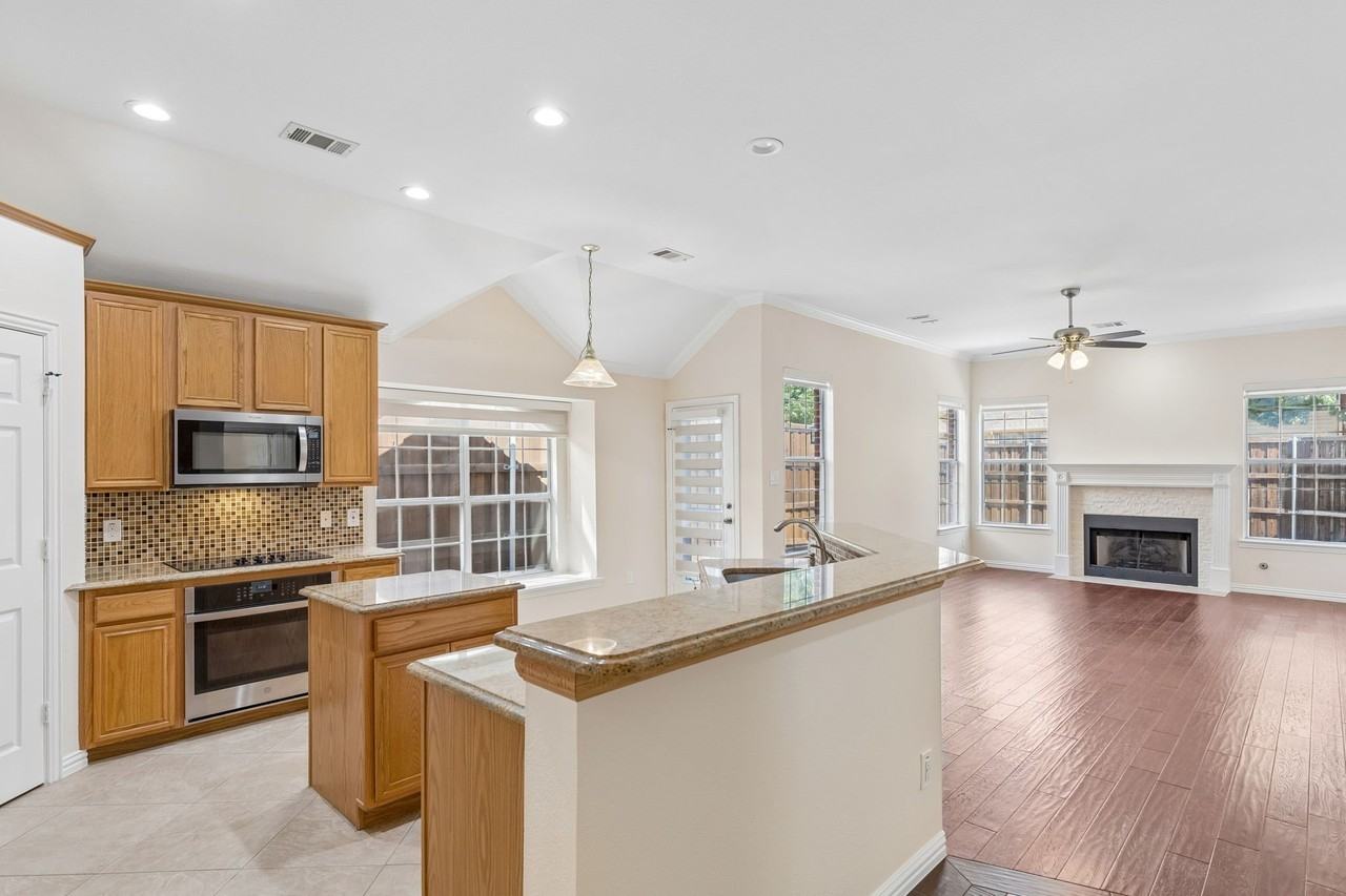 1964 Camelot Dr - Photo 6 of 29