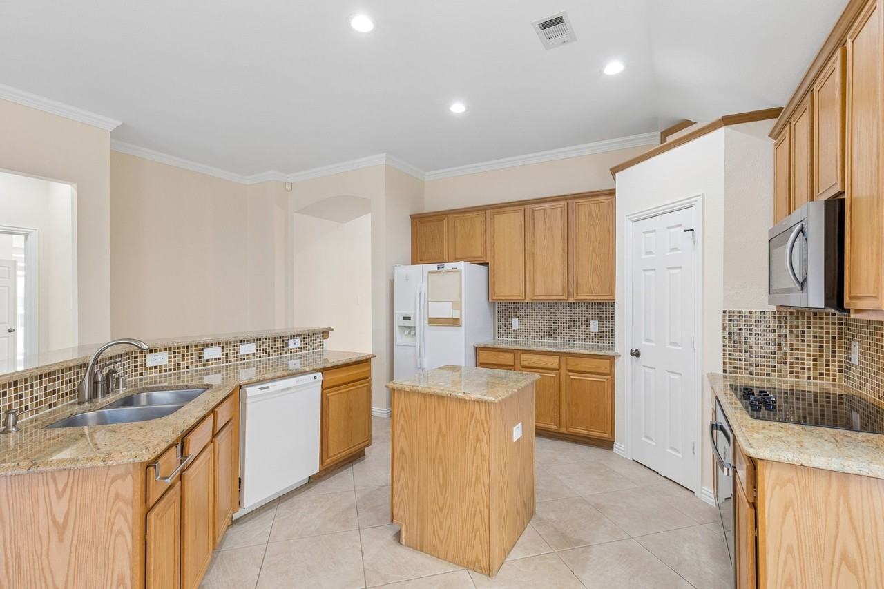 1964 Camelot Dr - Photo 7 of 29